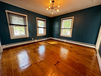 30 Spring St, Newmarket, NH 03857