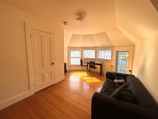 302 Brookline St unit 302, Cambridge, MA 02139 - photo 2