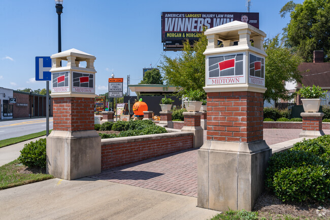 Briarwood is in the Midtown area, filled with restaurants and shops along Wynnton Road.