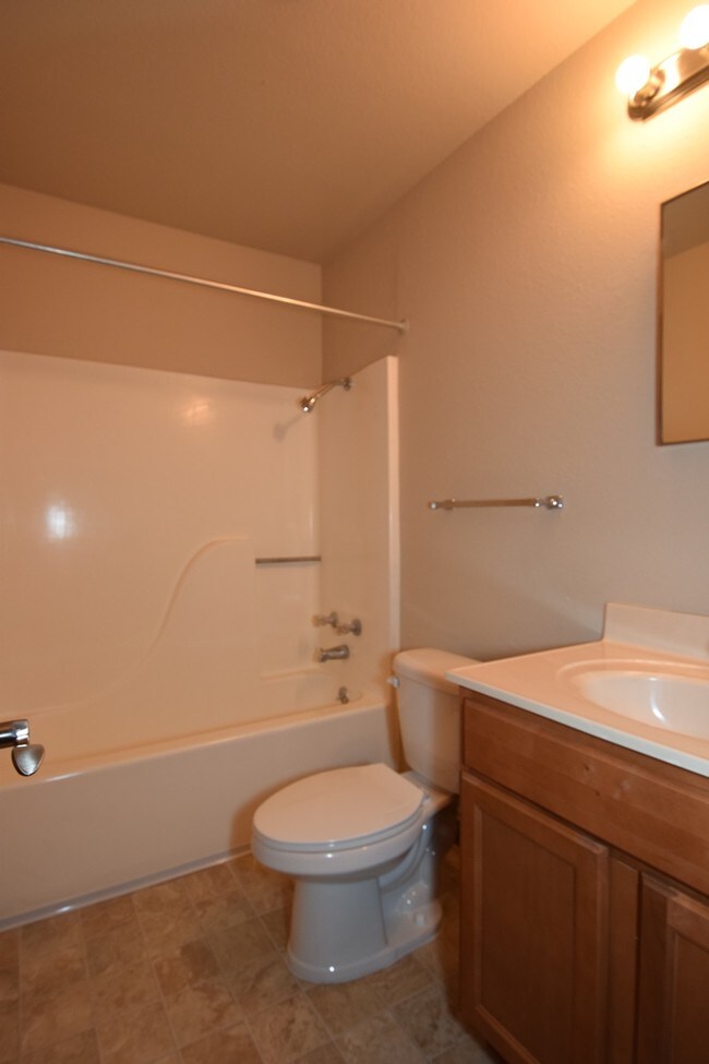 2 BR BATHROOM