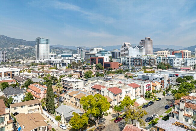 You're never too far from any of Downtown Glendale amenities when you're in Vineyard.