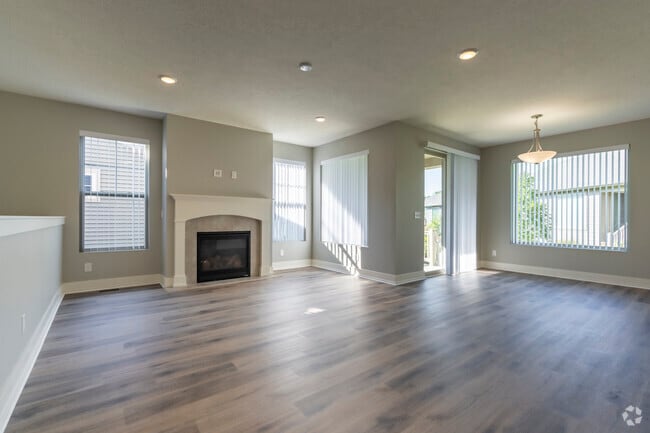 3BR, 2BA - 1,475SF - Aspen Homes - Living Room