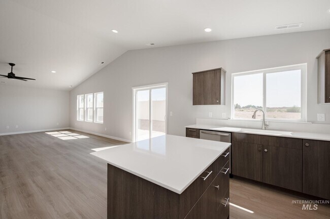 284 N Cranesbill Ave, Kuna, ID 83634 - photo 7