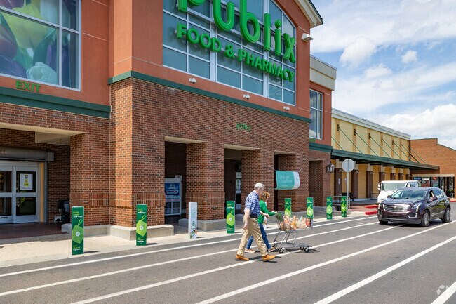Rolling Acres residents loves their local Publix for grocery shopping.