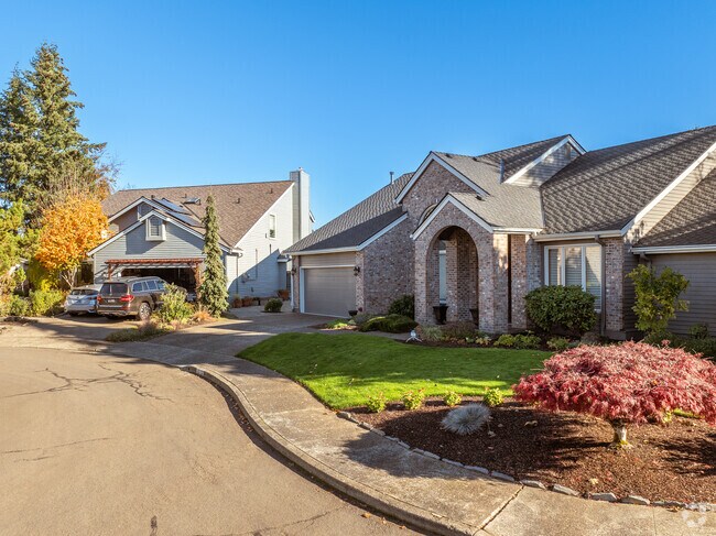 Homes in Hidden Springs are typically 2800 square feet.