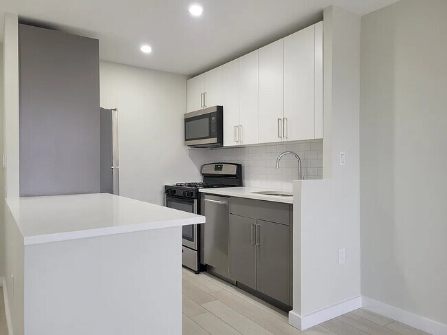 129 E 95th St unit 2F, New York, NY 10128 - photo 3