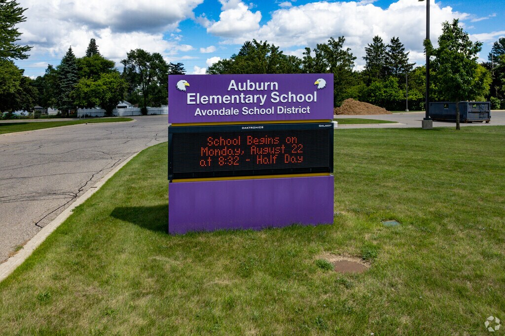 The Auburn Elementary School is a public PreK-5 school a part of the Avondale School District.