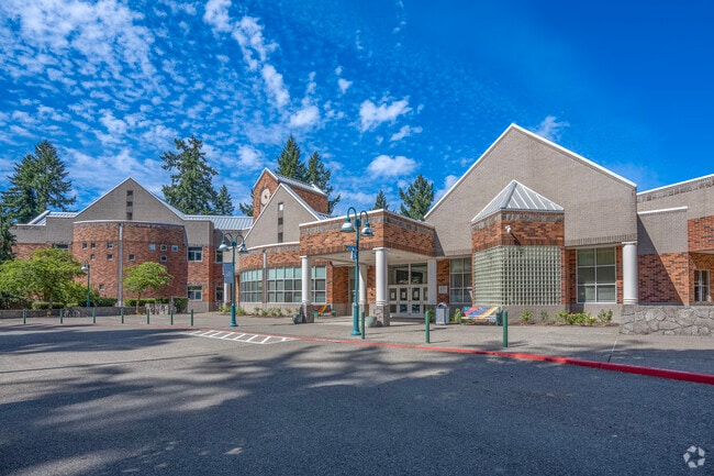 Discovery Middle School educates the middle schoolers of Vancouver.