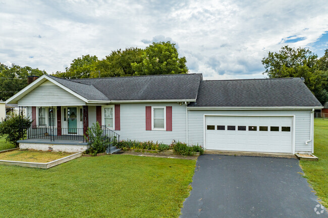 Homes in Dallondale feature attached and detached garages.