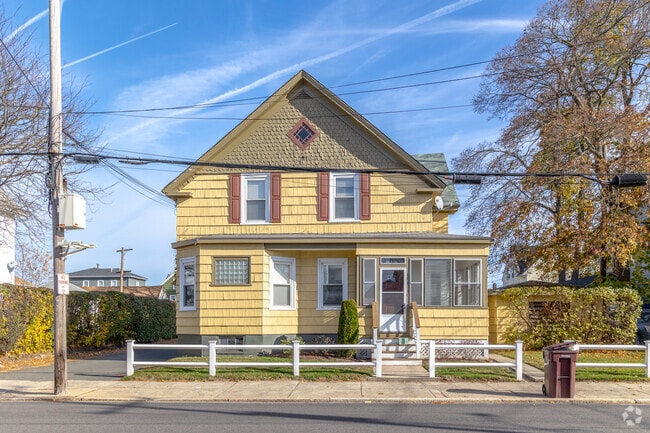 Single-family craftsman homes with spacious open areas are common.