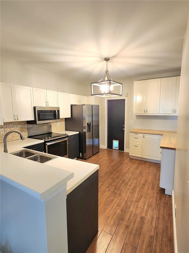 3745 San Simeon Cir, Weston, FL 33331 - photo 4