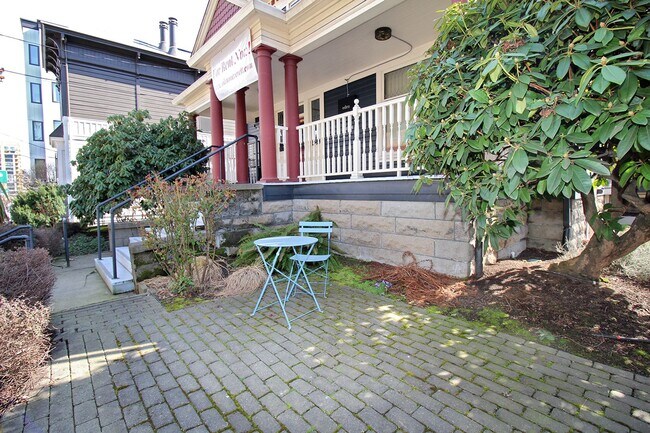 1634 NW Everett St unit 202, Portland, OR 97209 - photo 2