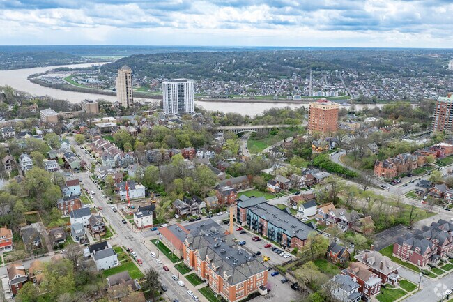 Walnut Hills is a neighborhood community just outside of Downtown Cincinnati along the river.
