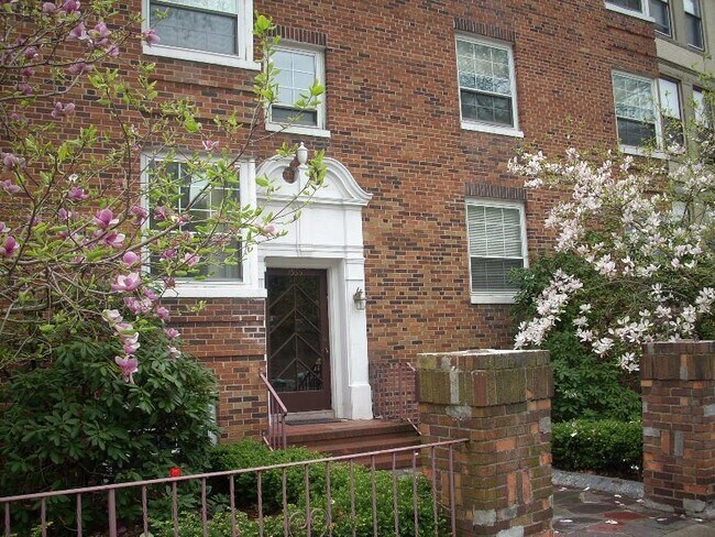 1559 Beacon St unit 1, Brookline, MA 02446 - photo 2