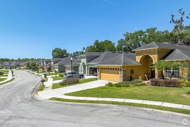 Freshly manicured lawns line the streets of Medulla.