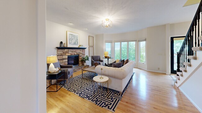 1113 Timber Dr, Papillion, NE 68046 - photo 2