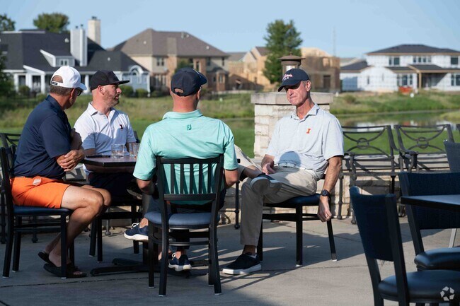 Oskee Sports Bar located at the Atkins Golf Club near Stone Creek has great food.