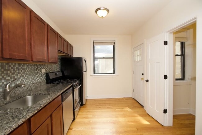 1450 W Byron St unit 1, Chicago, IL 60613 - photo 3