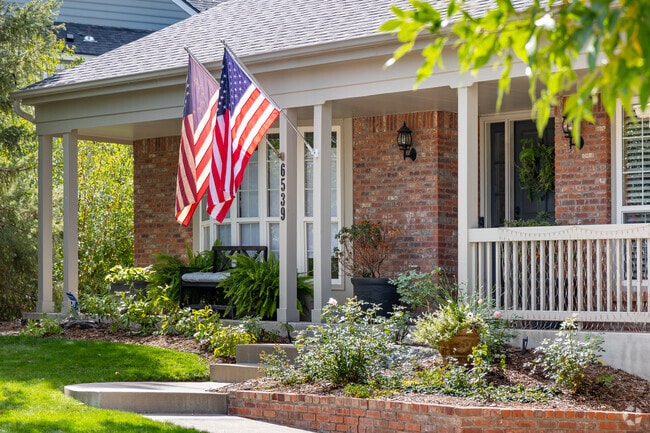 Beautifully kept lawns and porches make The Farm-Arapahoe a great place to live.
