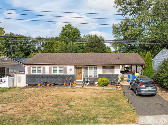 A pretty ranch home is decorated for the fall season in Old Bridge.
