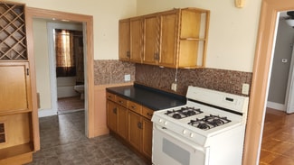 15 Dover St Unit 3rd Floor, Hartford, CT 06114