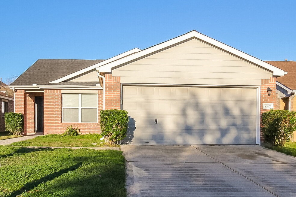 8107 Sanders Glen Ln, Humble, TX 77338 - photo 1