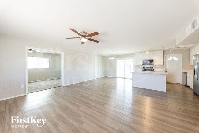 5037 W Krall St, Glendale, AZ 85301 - photo 2