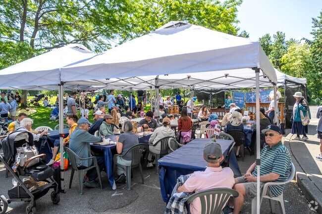 You can shop and enjoy a break and sandwich at the Mercer Island Farmers Market.