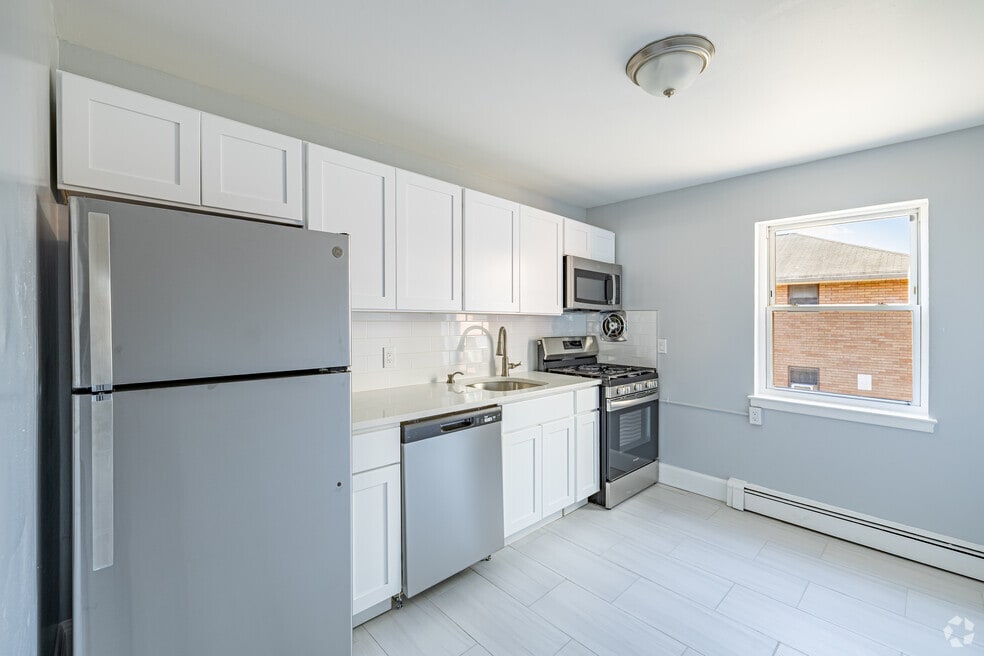 Station Square Apartments – Modern Living with Parking Included, East Rutherford, NJ 07073 - photo 1