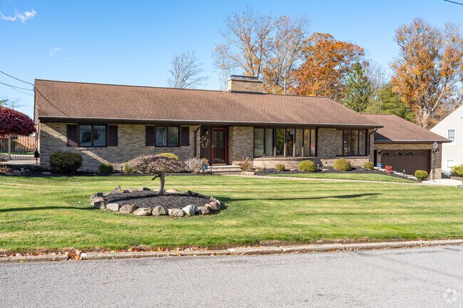 Ranch-style homes are common in Jamestown West.