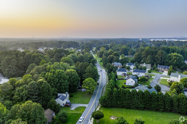 The neighborhood of Austell provides a scenic, peaceful place to call home for many.