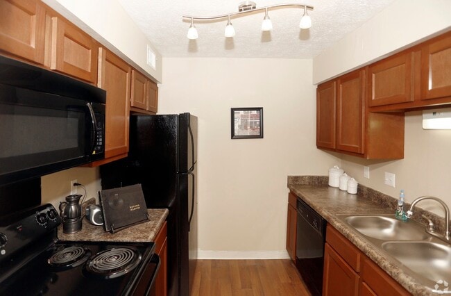 English Village Apartments, Indianapolis, IN 46239 - photo 2