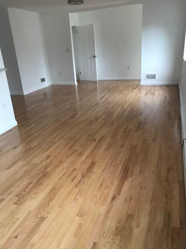 25130 57th Ave unit 1st Floor, Little Neck, NY 11362 - photo 5