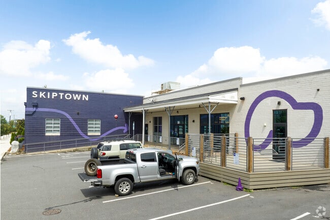 Skiptown offers a dog-friendly bar and pet daycare for Arbor Glen residents.