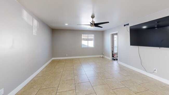 10428 W Calle de Plata, Phoenix, AZ 85037 - photo 3