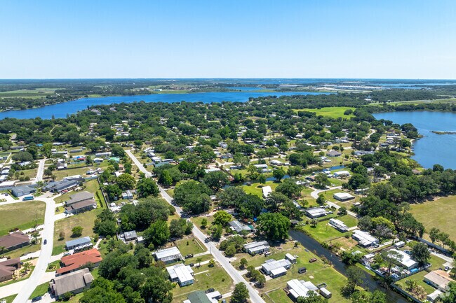 The small town life can come alive for you and your family in Polk City.