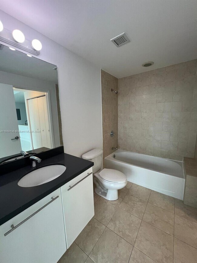 The Ivy Condominium unit 3501, Miami, FL 33130 - photo 4