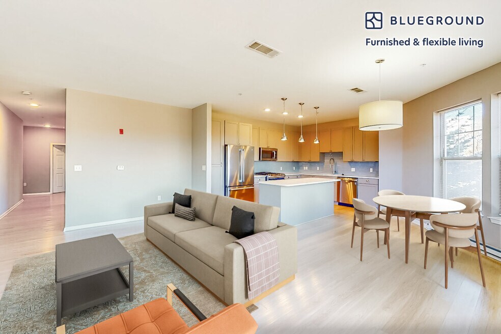 160 Boylston St unit FL1-ID5312A, Chestnut Hill, MA 02467 - photo 1