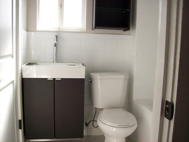 6105 Monterey Rd unit Front, Los Angeles, CA 90042 - photo 4