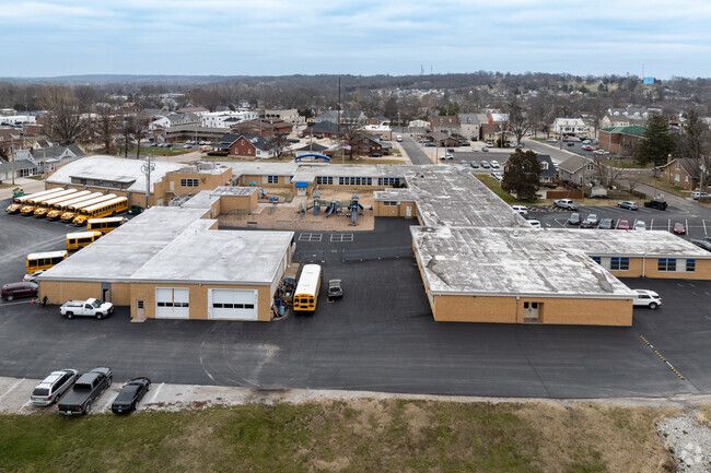Eagleview Elementary School in Columbia, IL aligns with Illinois state standards.
