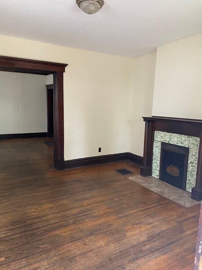 69 W Blake Ave, Columbus, OH 43202 - photo 2