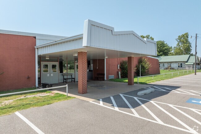 Cement High School has a B grade on Niche.