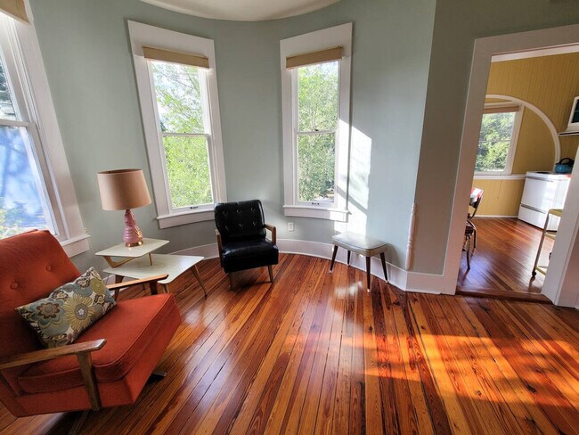 205 SE 7th St unit ID1359102P, Gainesville, FL 32601 - photo 2