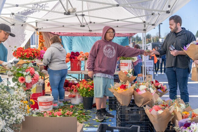 Old Town Lake Stevens residents head to Lake Stevens Harvest Market every October.