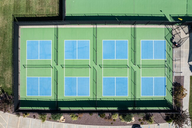 The Club at Old Hawthorne also has several pickleball courts.