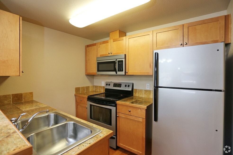 Harbor Pointe Apartments, Gig Harbor, WA 98335 - photo 1