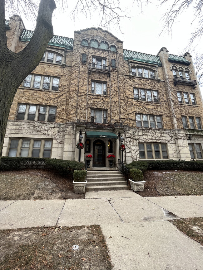 1915 N Prospect Ave, Milwaukee, WI 53202