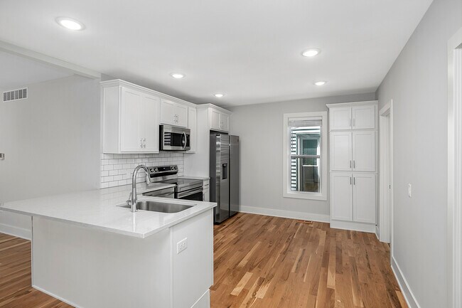 751 Veto St NW unit 1, Grand Rapids, MI 49504 - photo 3