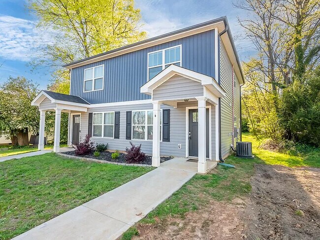 5 Dyer St unit B, Greenville, SC 29611 - photo 2