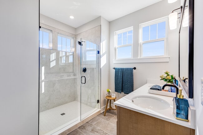 15989 Tharp Woods Dr, Fishers, IN 46037 - photo 5